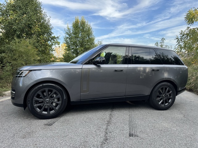 2023 Land Rover Range Rover SE photo 8
