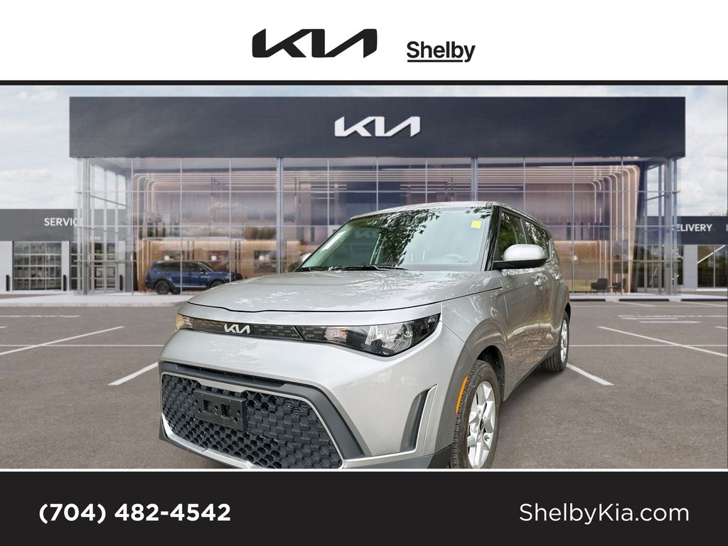 2023 Kia Soul LX's photo