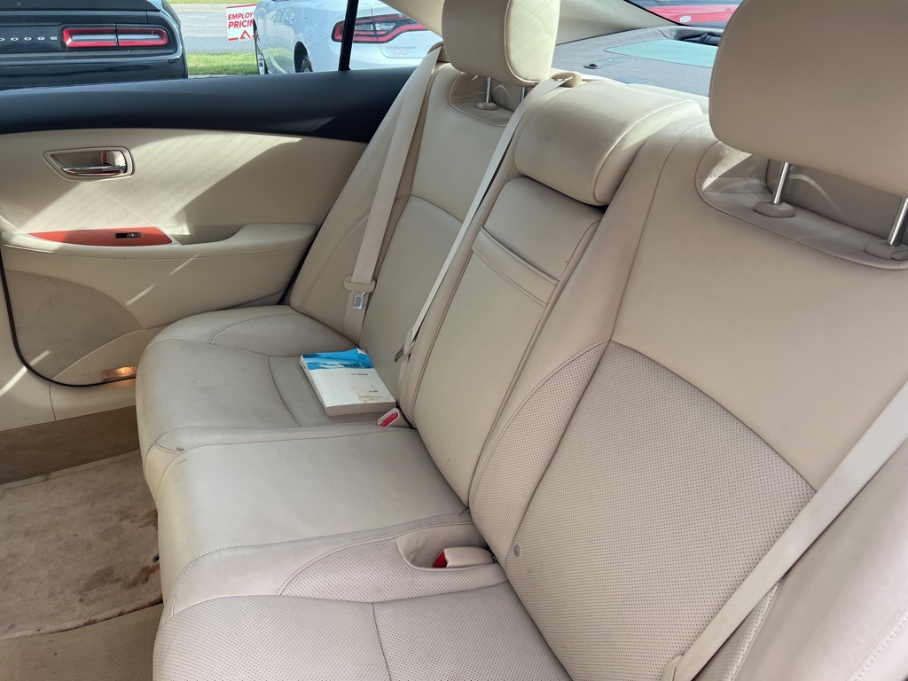 2011 Lexus ES 350 photo 9