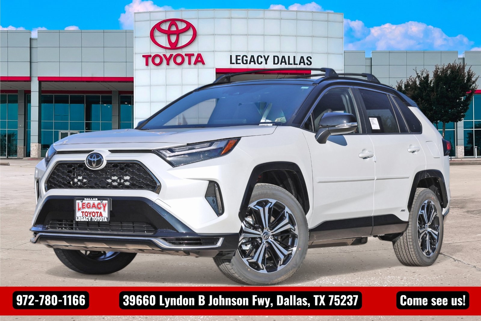 2025 Toyota RAV4 XSE's photo