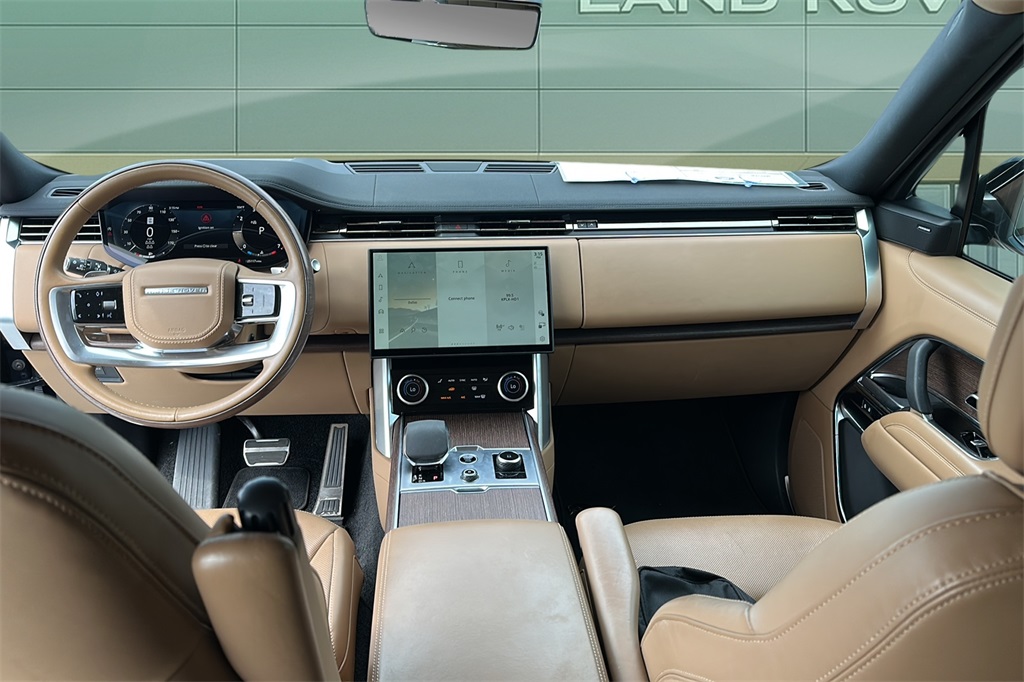 2023 Land Rover Range Rover SE photo 9