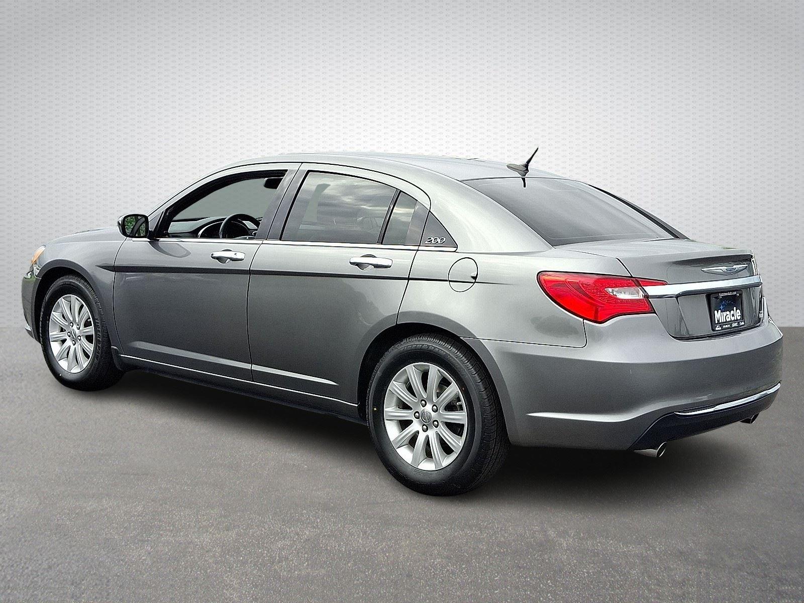 2013 Chrysler 200 Limited photo 4