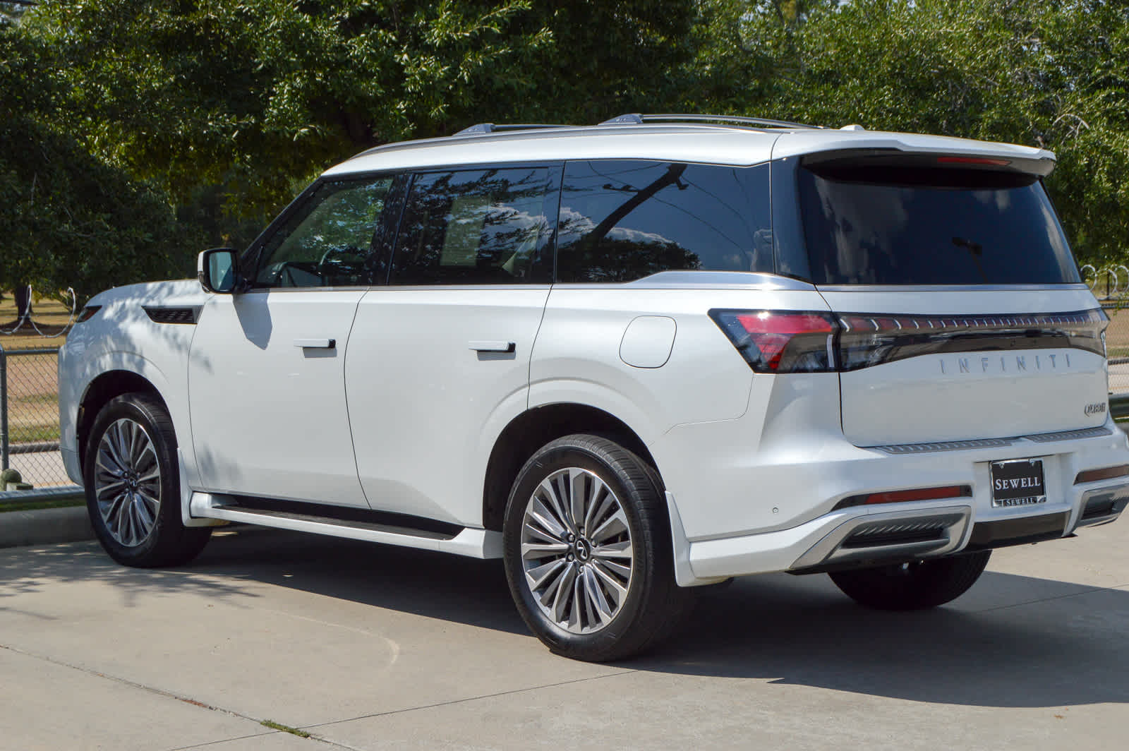 2025 Infiniti QX80 Sensory photo 7