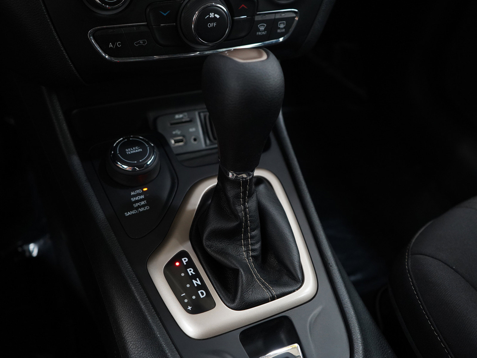 2014 Jeep Cherokee Latitude photo 21