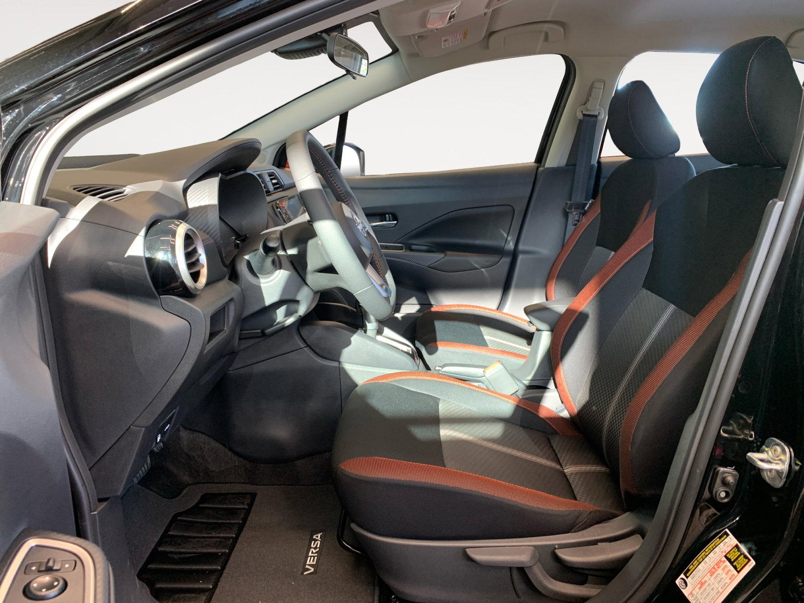 2025 Nissan Versa SR photo 19