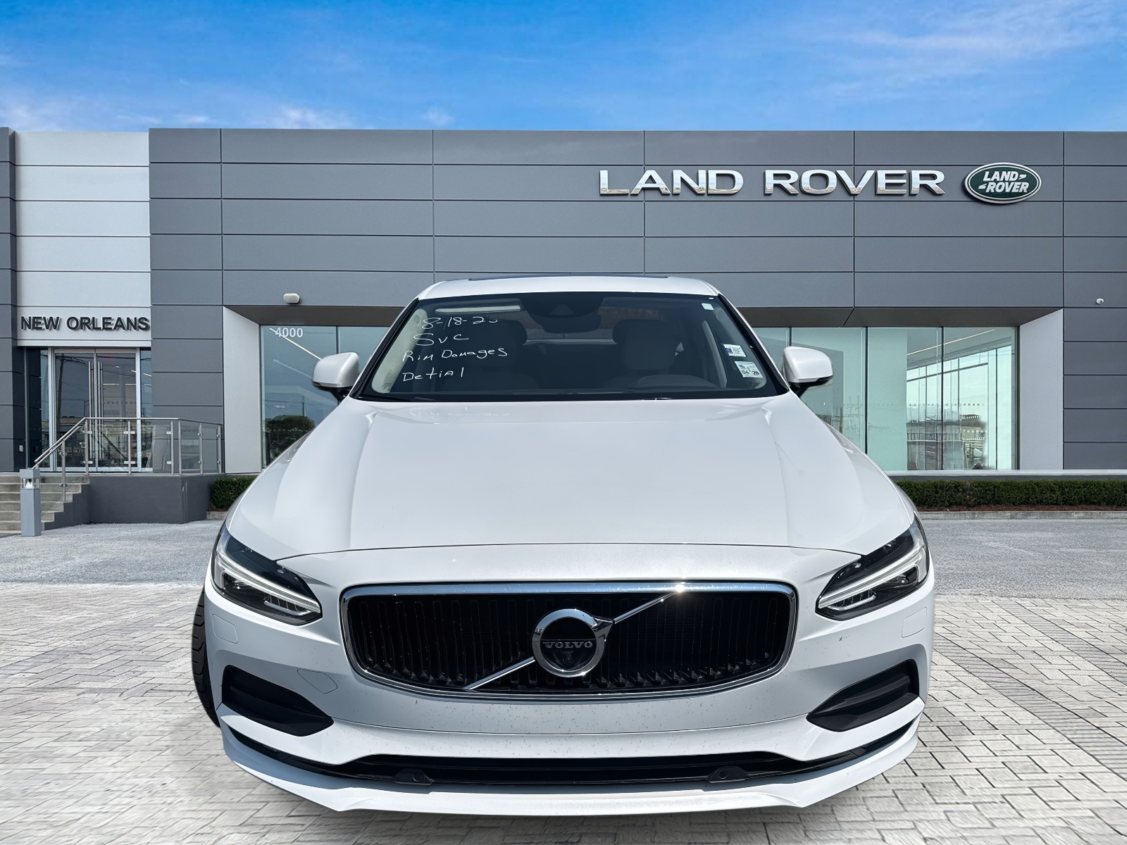 2018 Volvo S90 T6 Momentum photo 3