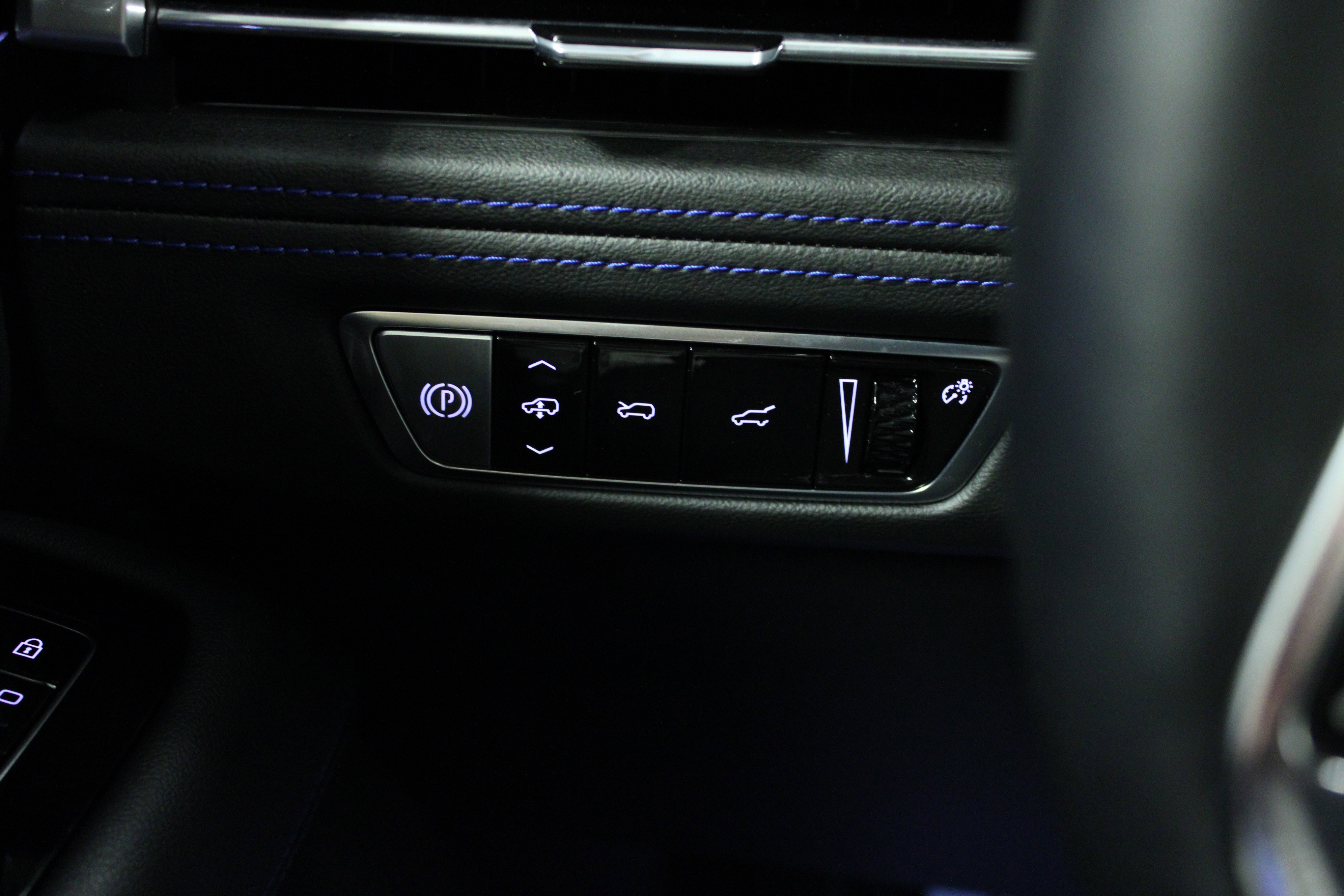 2025 Cadillac Escalade IQ Luxury photo 23