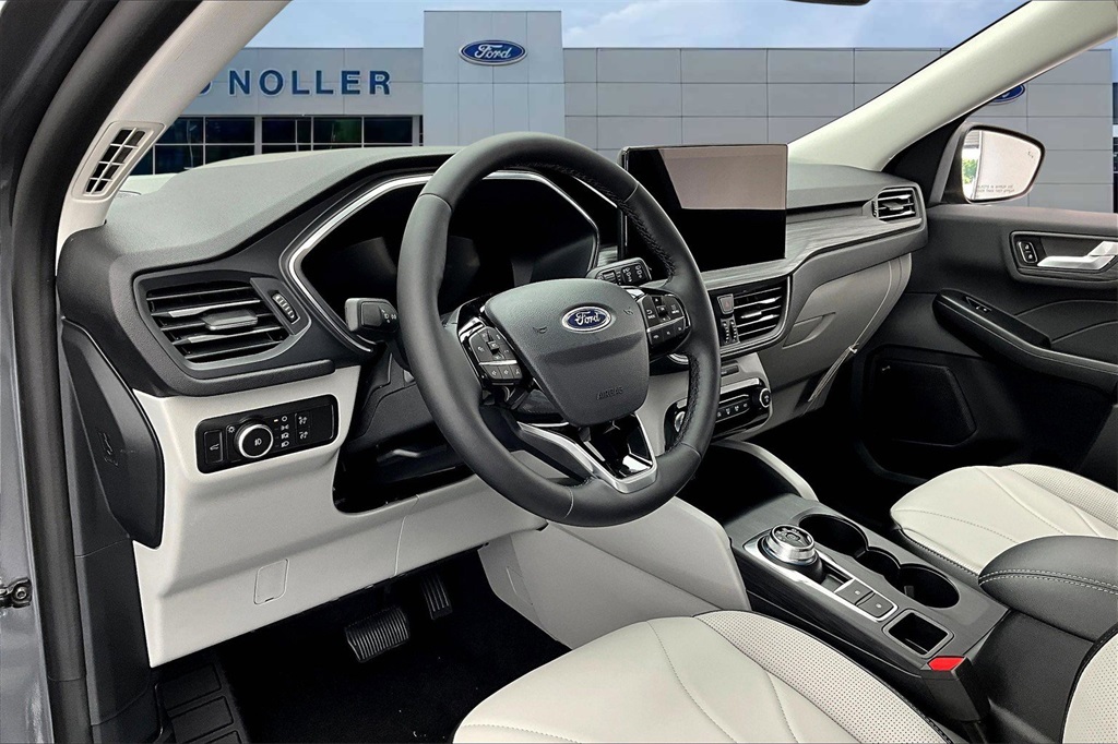 2025 Ford Escape Platinum photo 7