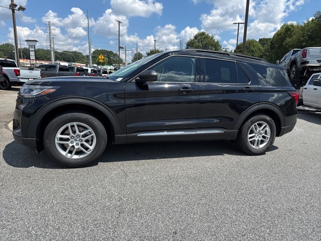 2025 Ford Explorer photo 2
