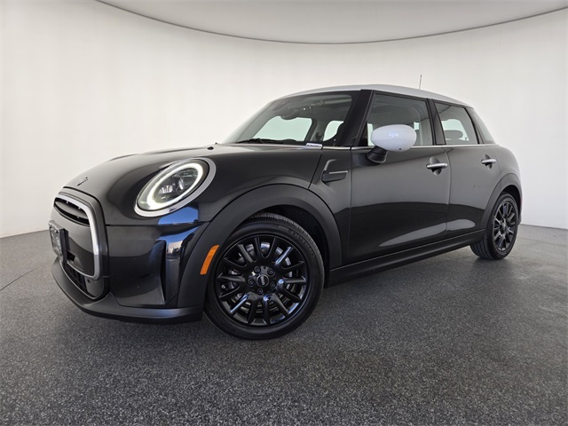 2023 MINI Hardtop 4 Door Base's photo