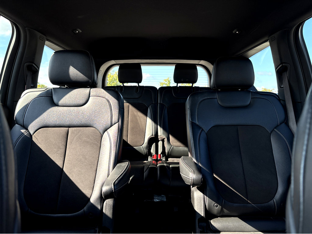 2023 Jeep Grand Cherokee Altitude photo 6