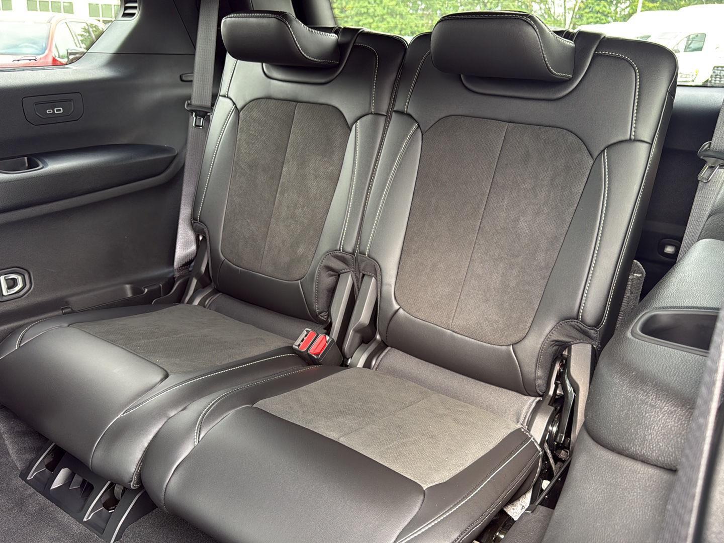 2025 Jeep Grand Cherokee Altitude photo 11