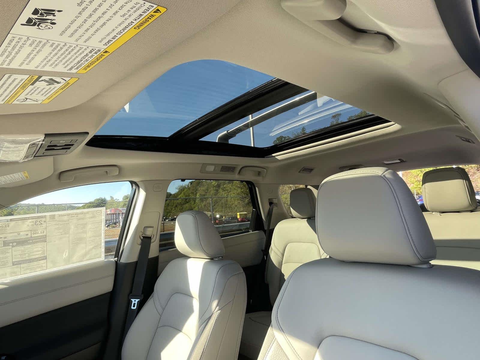 2025 Nissan Pathfinder SL photo 14