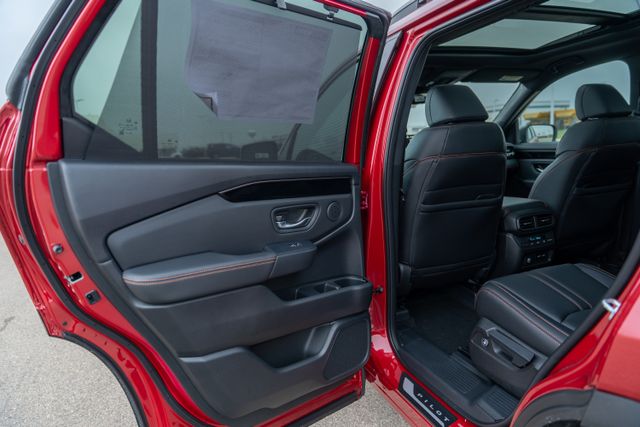 2025 Honda Pilot TrailSport photo 21