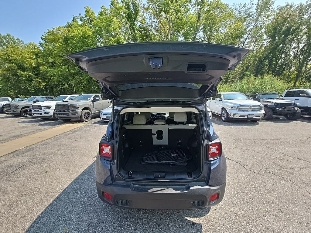 2022 Jeep Renegade Latitude photo 18