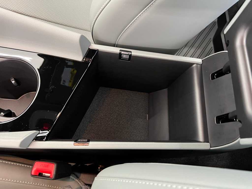 2025 Hyundai Elantra Hybrid Limited photo 38