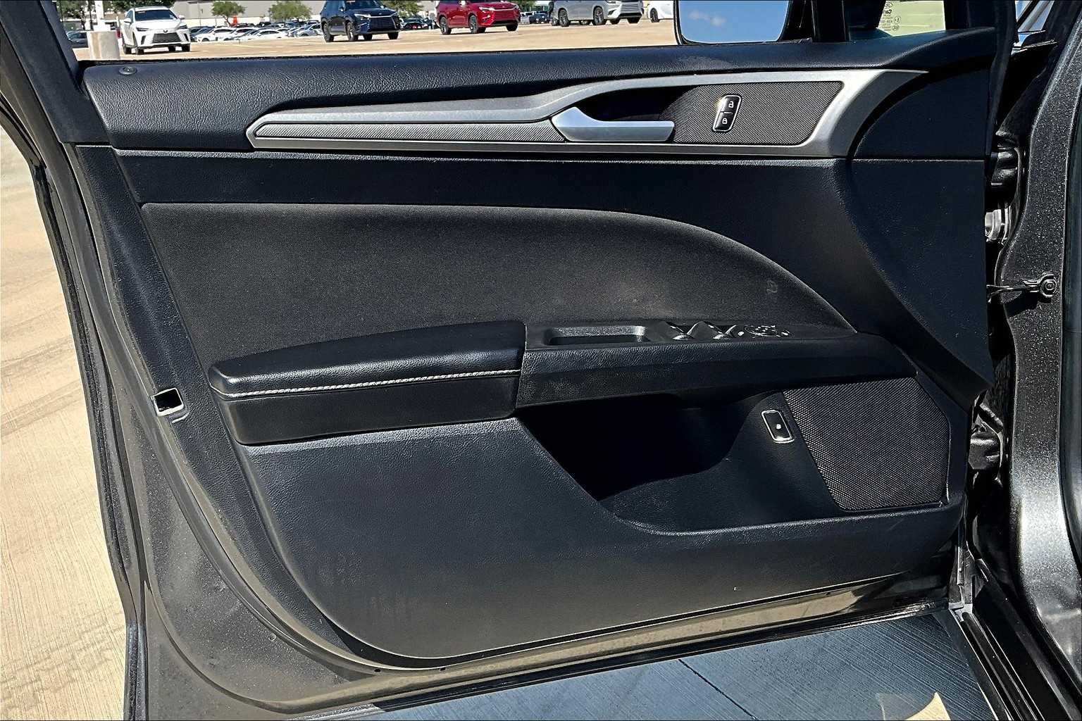 2020 Ford Fusion Hybrid SE photo 19