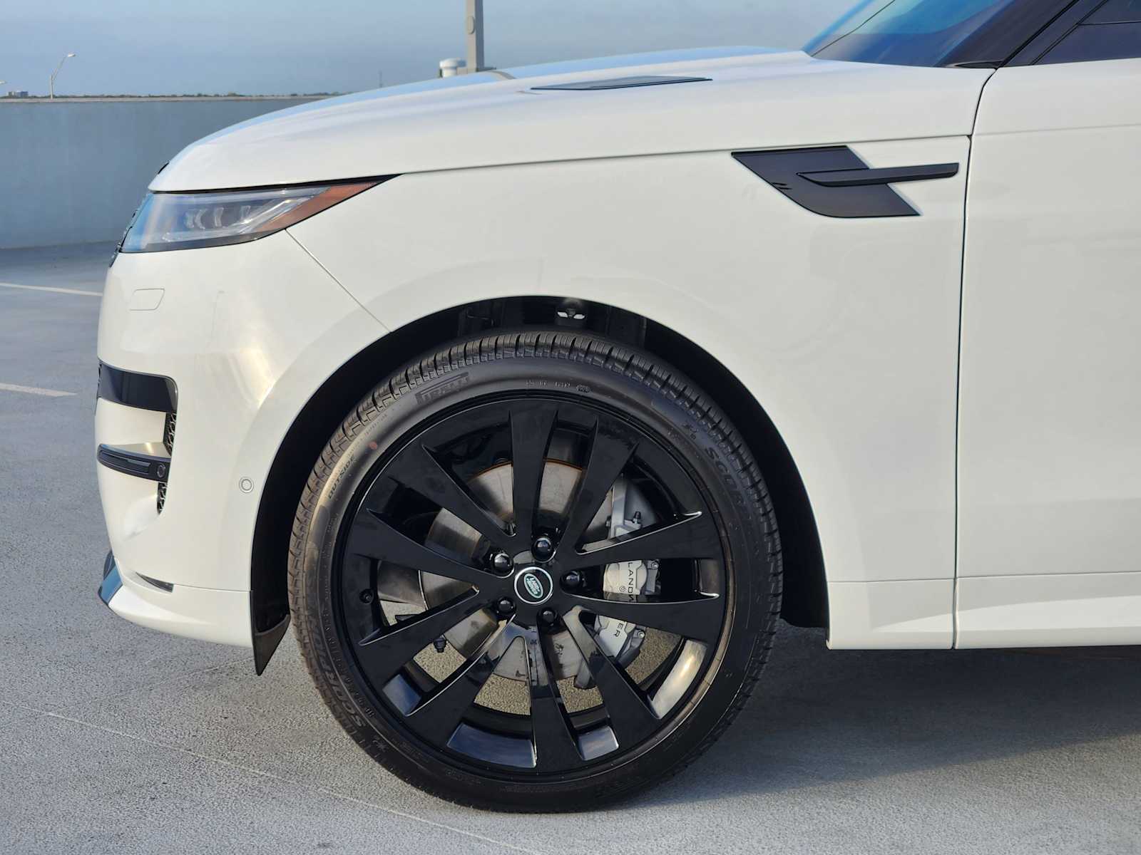 2025 Land Rover Range Rover Sport SE photo 6