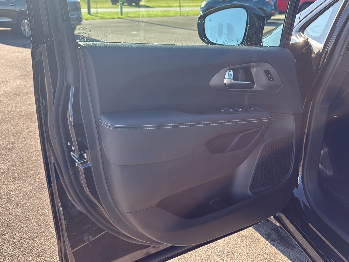 2026 Chrysler Pacifica photo 18