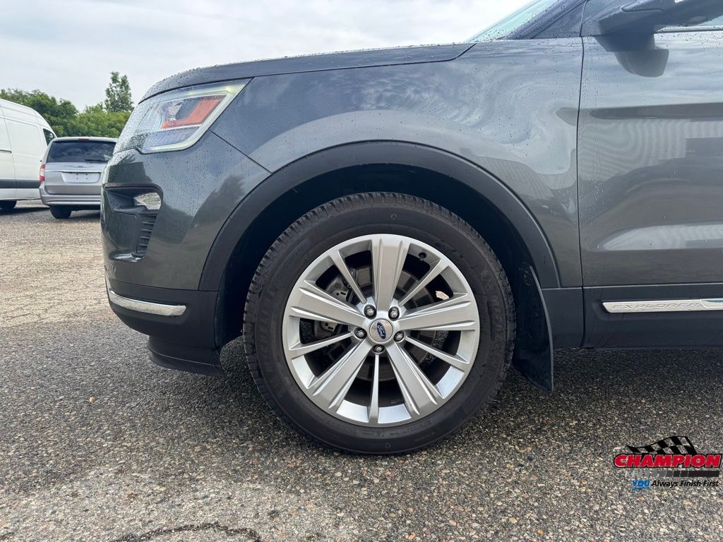 2019 Ford Explorer Limited photo 9