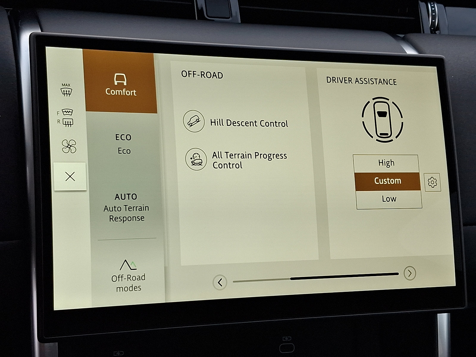 2025 Land Rover Discovery Sport S photo 18