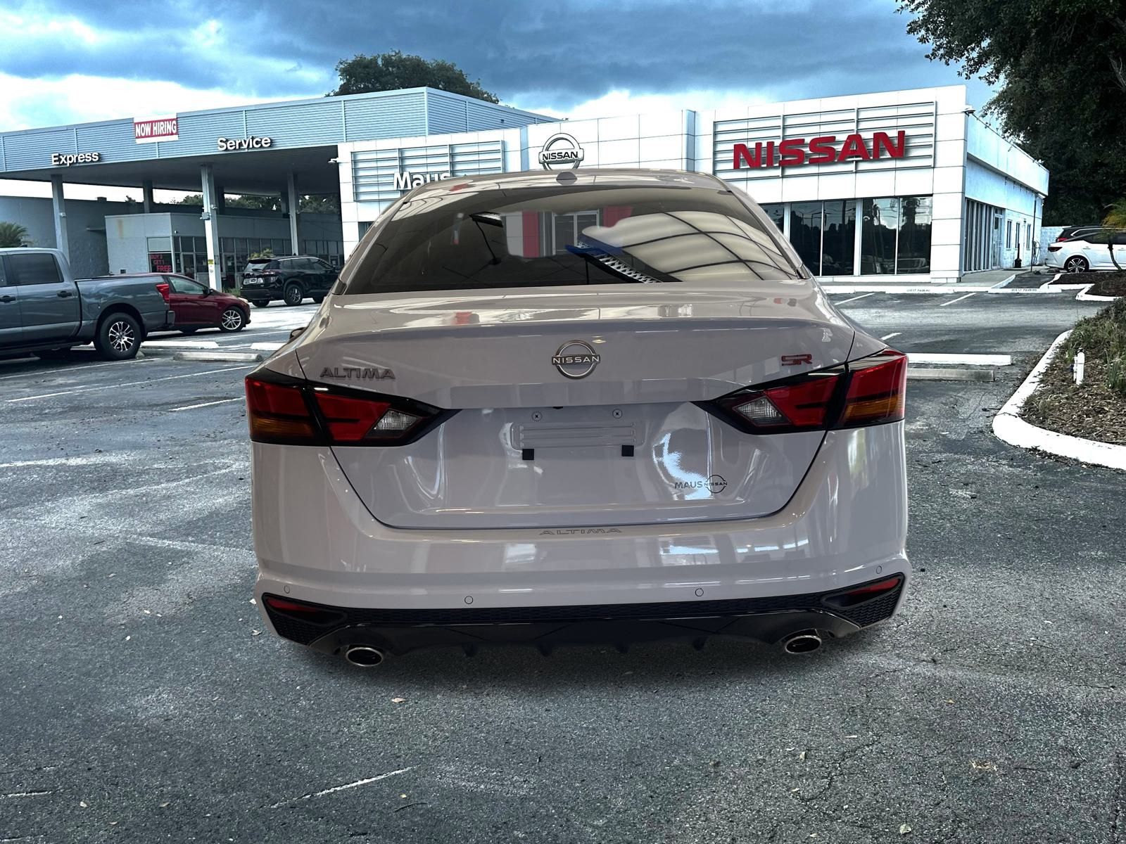 2025 Nissan Altima 2.5 SR photo 3