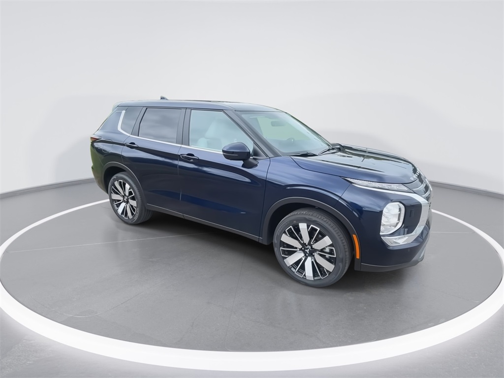2025 Mitsubishi Outlander SE photo 2