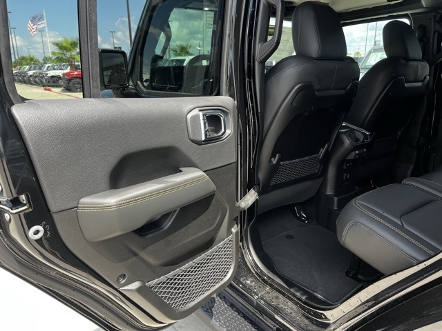 2025 Jeep Wrangler Sahara photo 16