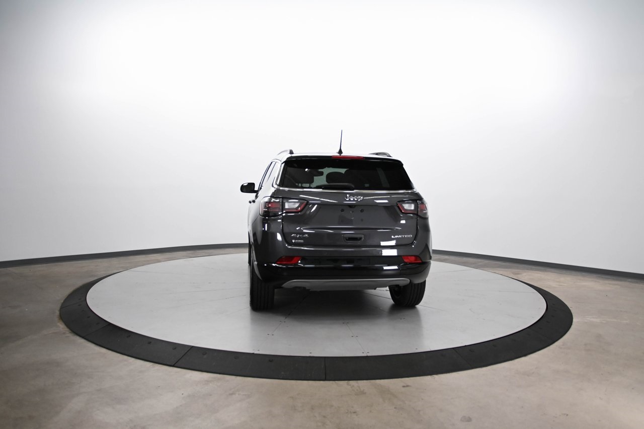 2024 Jeep Compass Limited photo 3