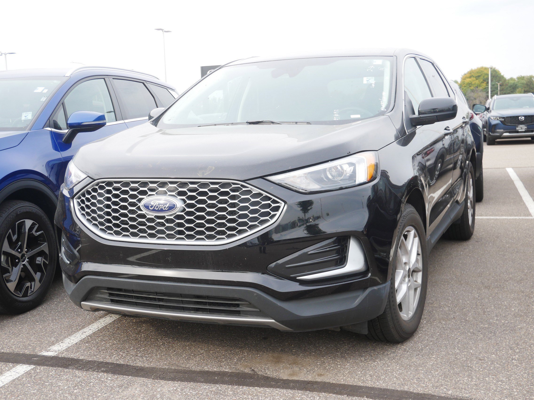 2024 Ford Edge SEL photo 2
