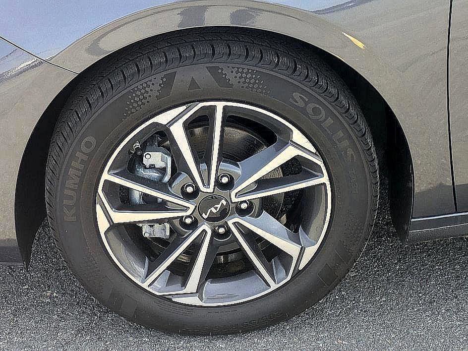 2023 Kia Forte LXS photo 9