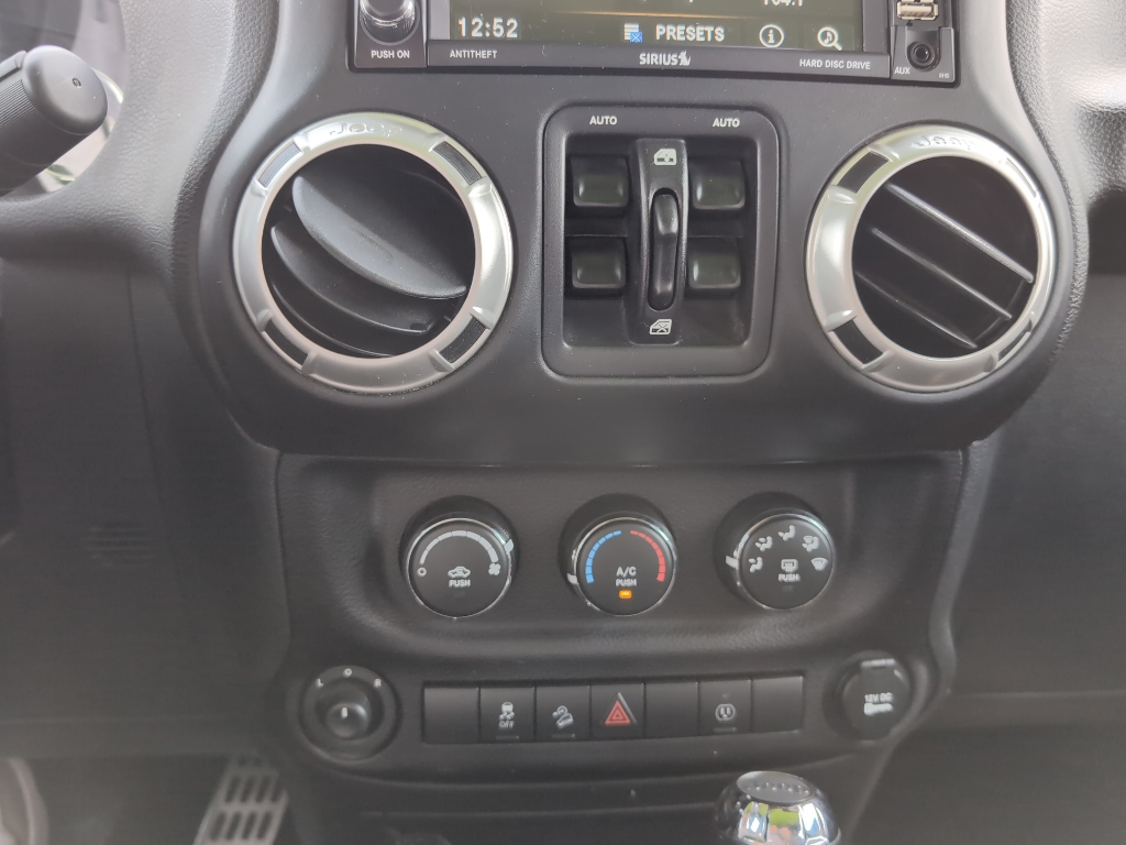 2017 Jeep Wrangler Unlimited Rubicon photo 17