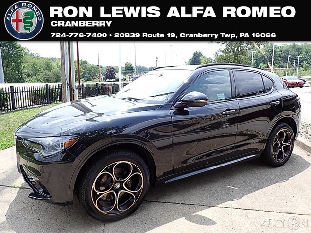 2025 Alfa Romeo Stelvio Intensa's photo