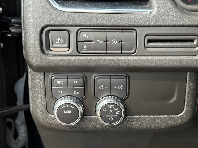 2023 Gmc Yukon SLT photo 17