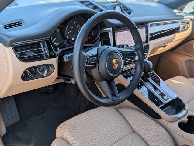 2024 Porsche Macan T photo 4