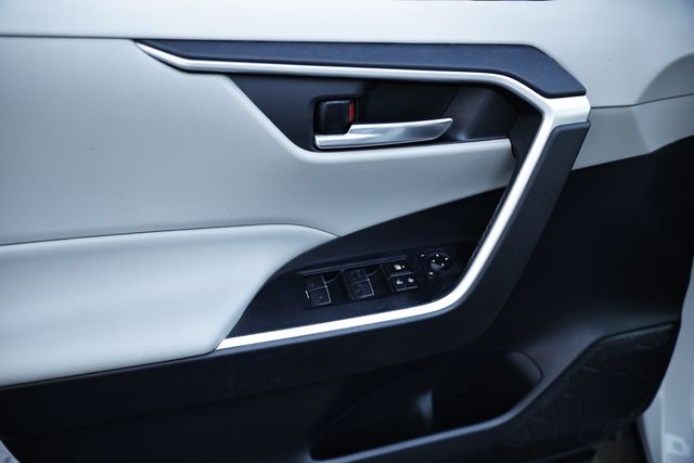 2021 Toyota RAV4 XLE Premium photo 15
