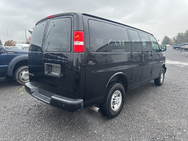 2017 Chevrolet Express Passenger 2500 LS photo 3