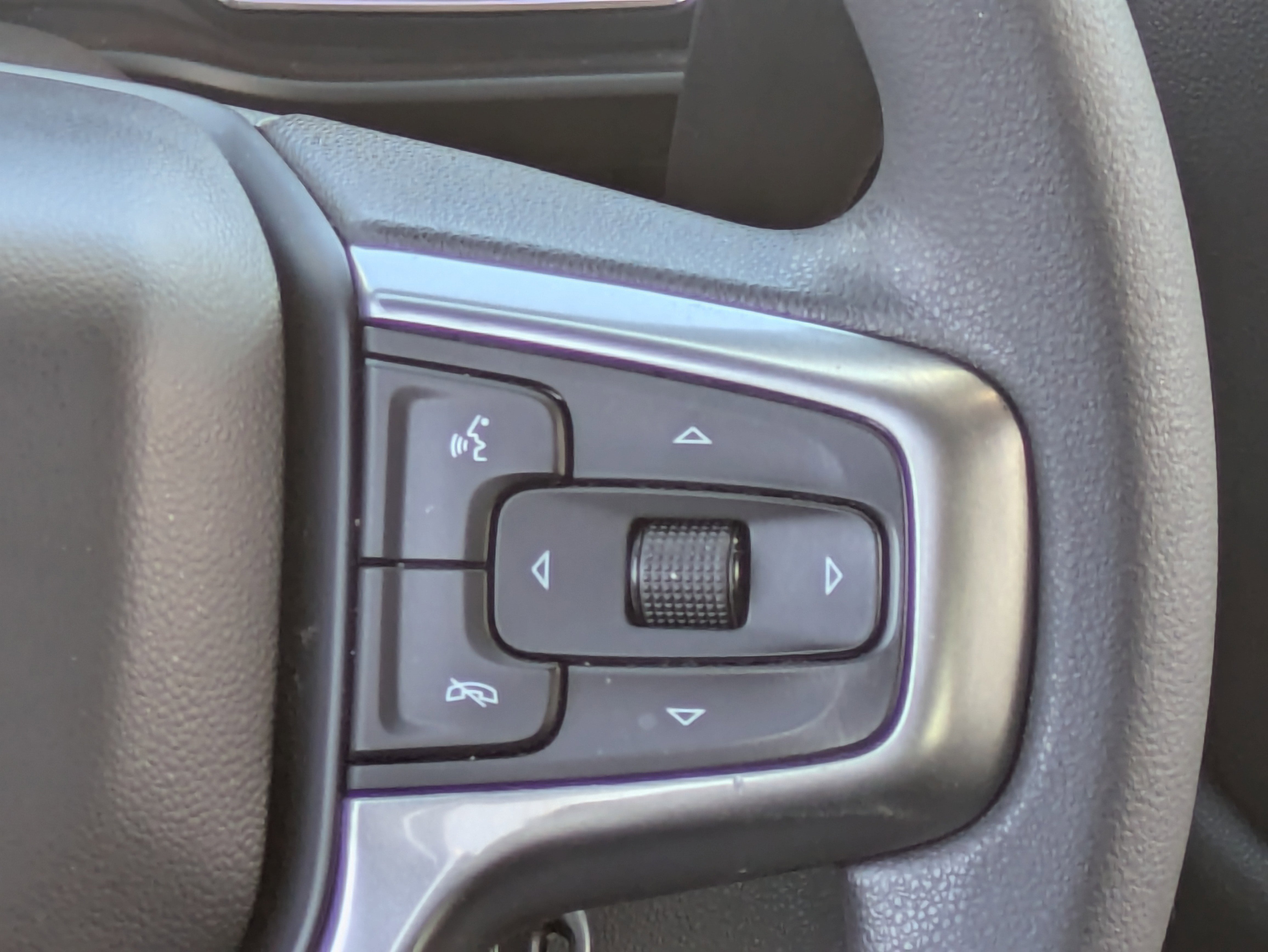 2020 Chevrolet Silverado 1500 LT photo 5