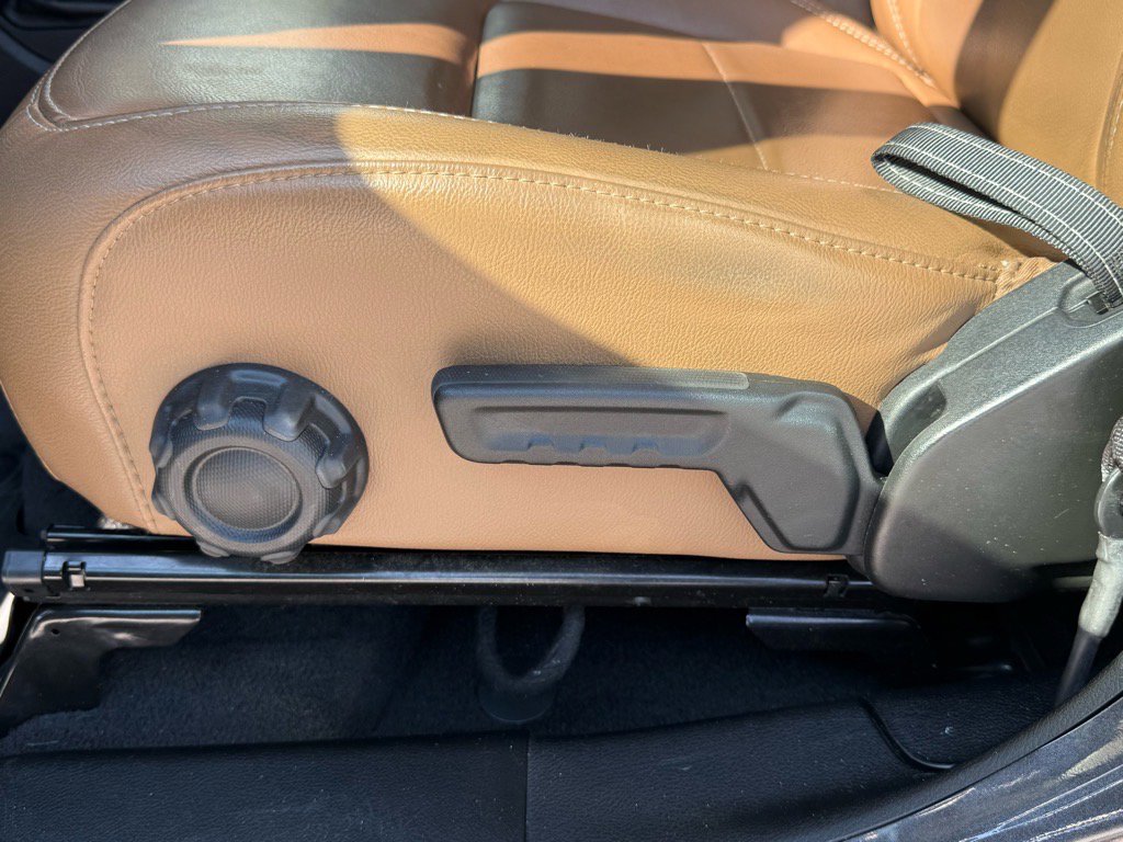 2020 Jeep Wrangler Unlimited Sahara photo 17