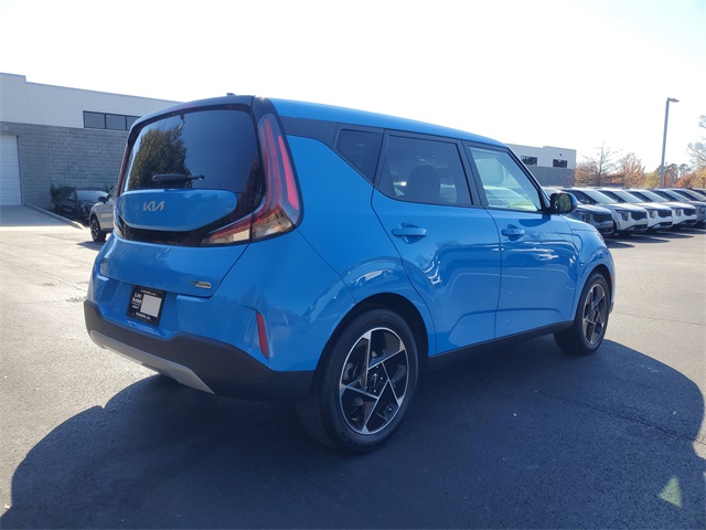 2023 Kia Soul EX photo 2