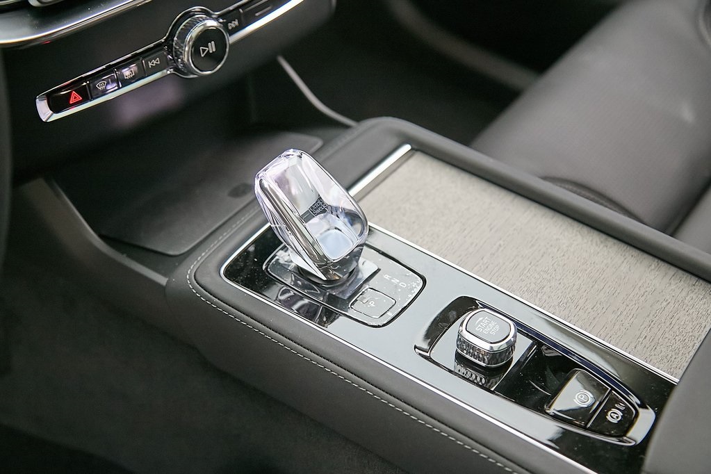 2025 VOLVO XC90 - Image 16