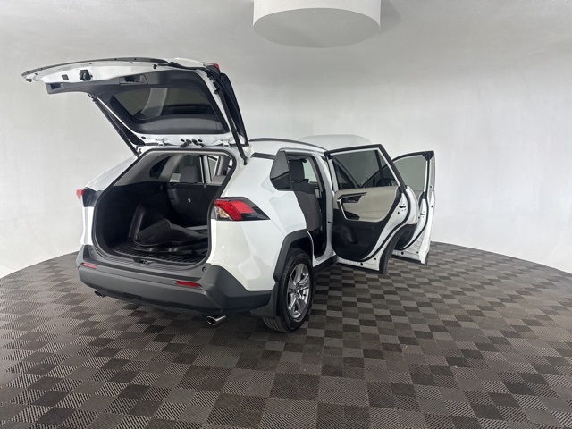 2022 Toyota RAV4 Hybrid XLE photo 14