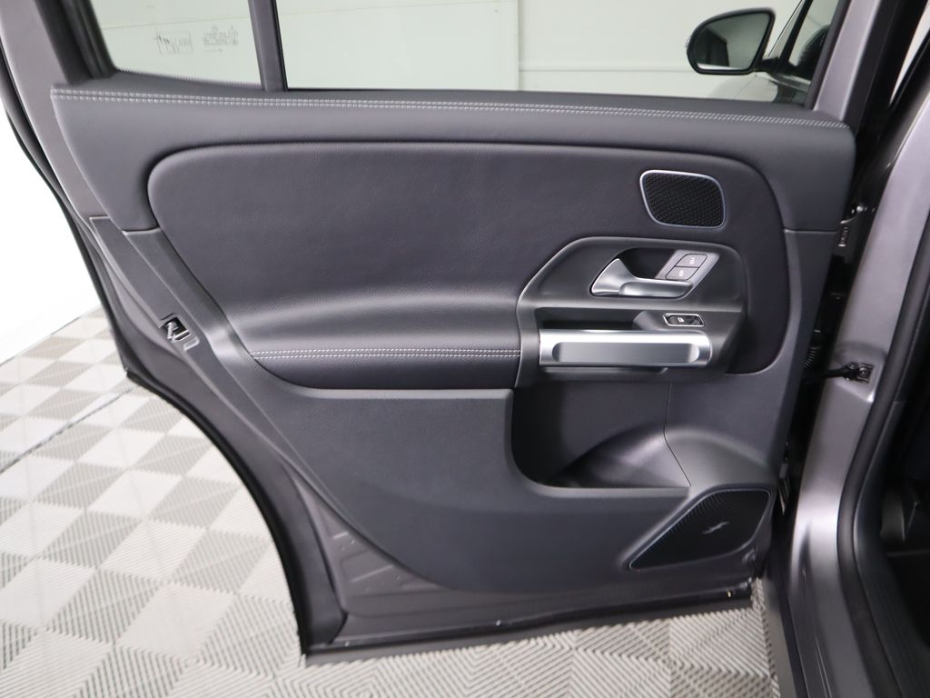 2025 Mercedes Benz GLB 250 photo 26