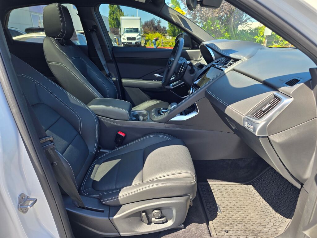 2024 Jaguar E-PACE R-Dynamic SE photo 11