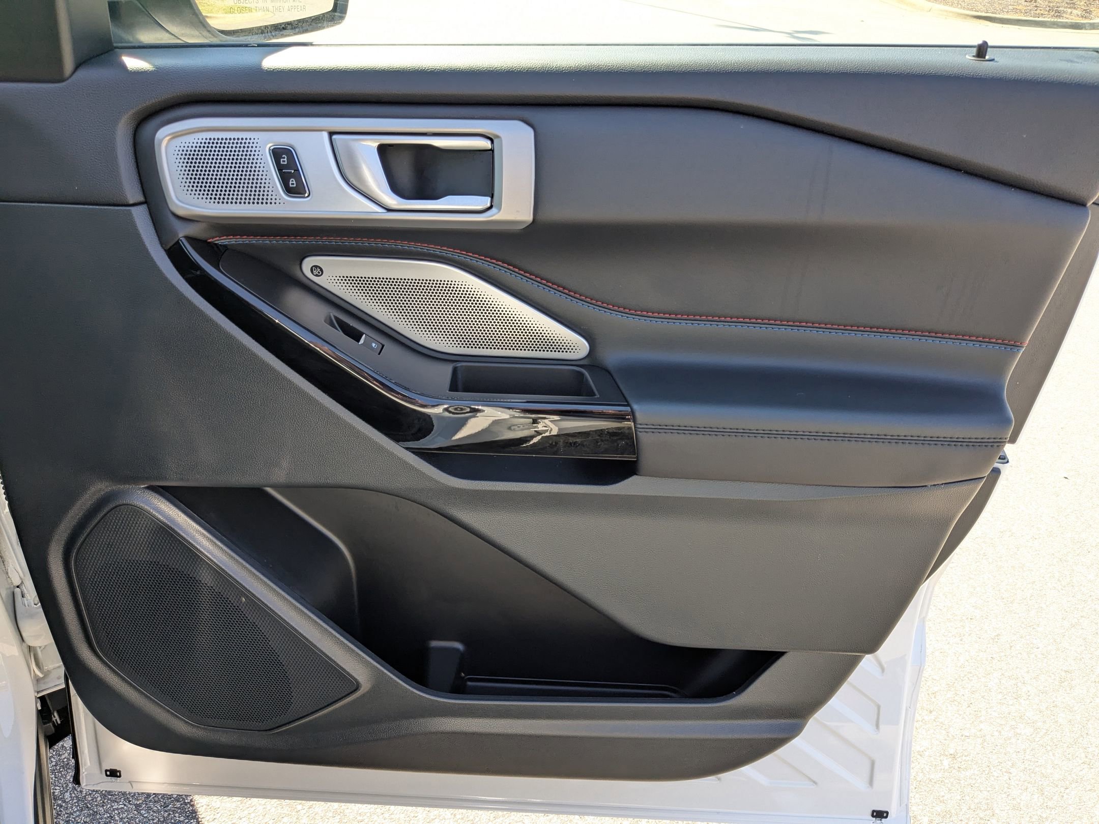 2024 Ford Explorer ST photo 37