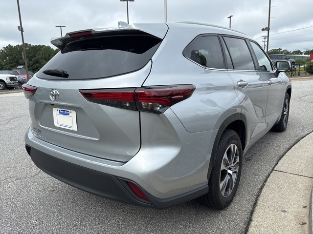 2024 Toyota Highlander LE photo 7