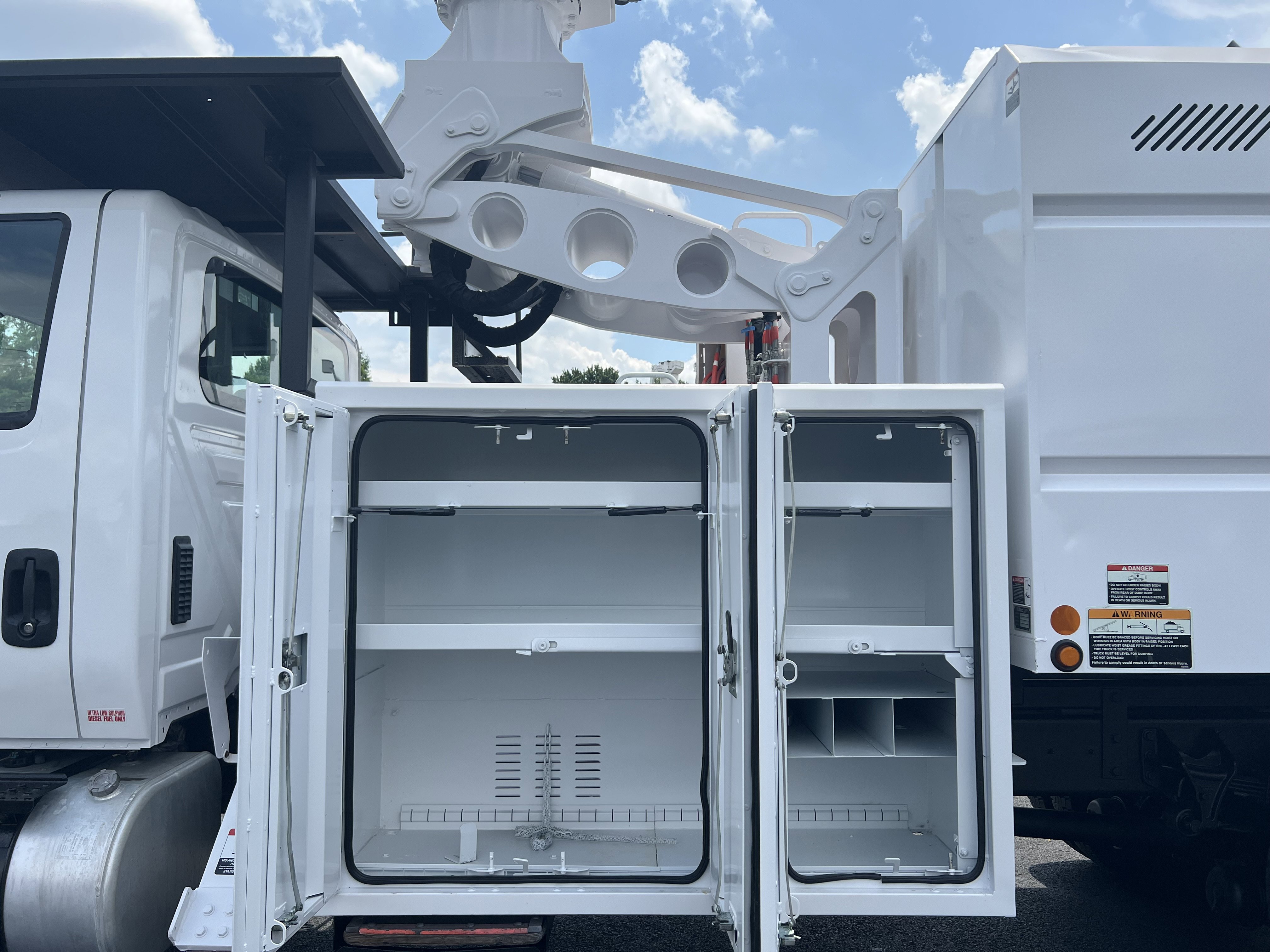 2018 International 4300 DuraStar 4300 photo 2