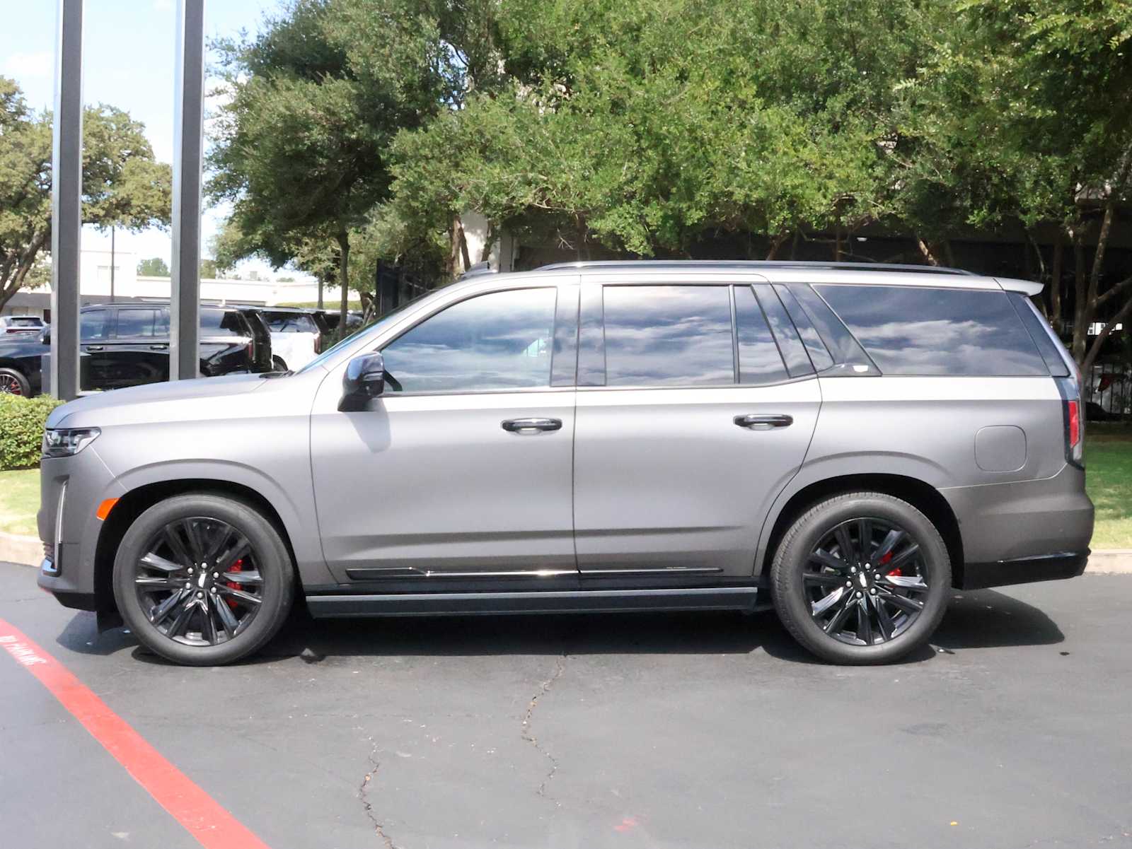 2023 Cadillac Escalade Sport Platinum photo 3