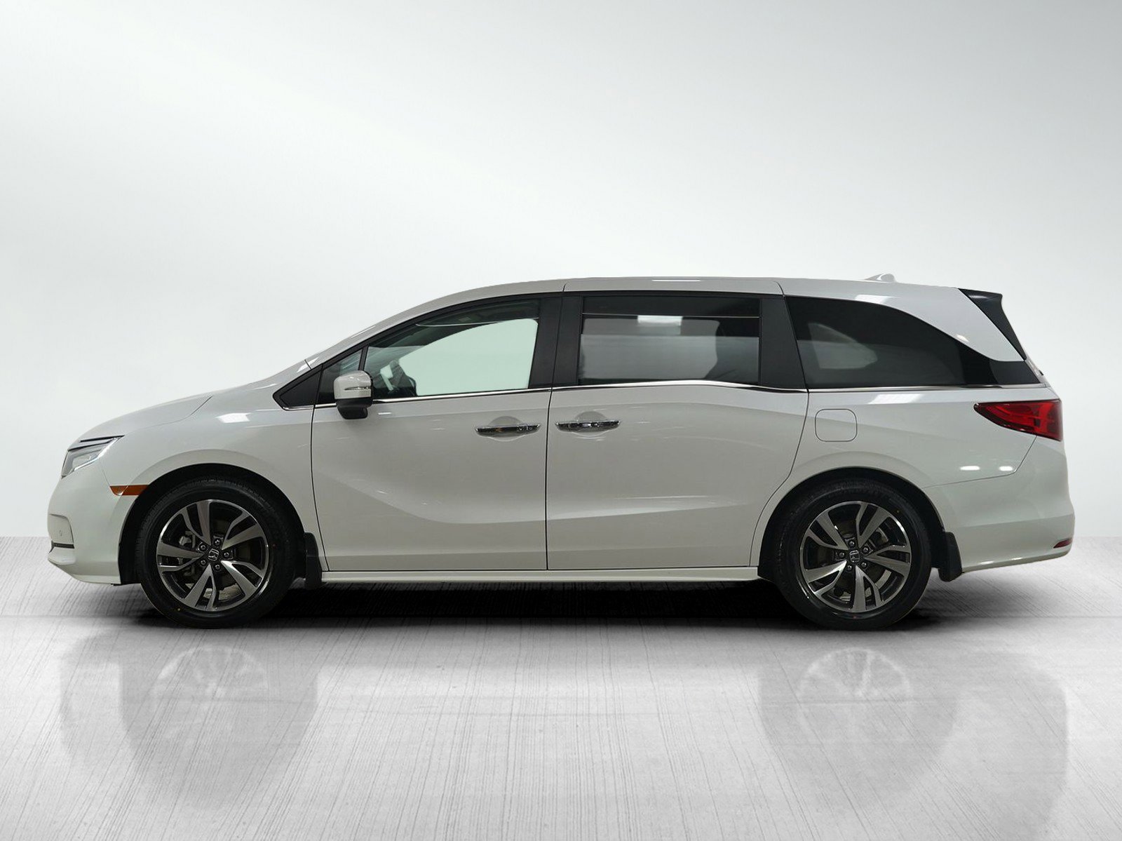 Used 2023 Honda Odyssey Touring with VIN 5FNRL6H82PB024212 for sale in Burnsville, Minnesota