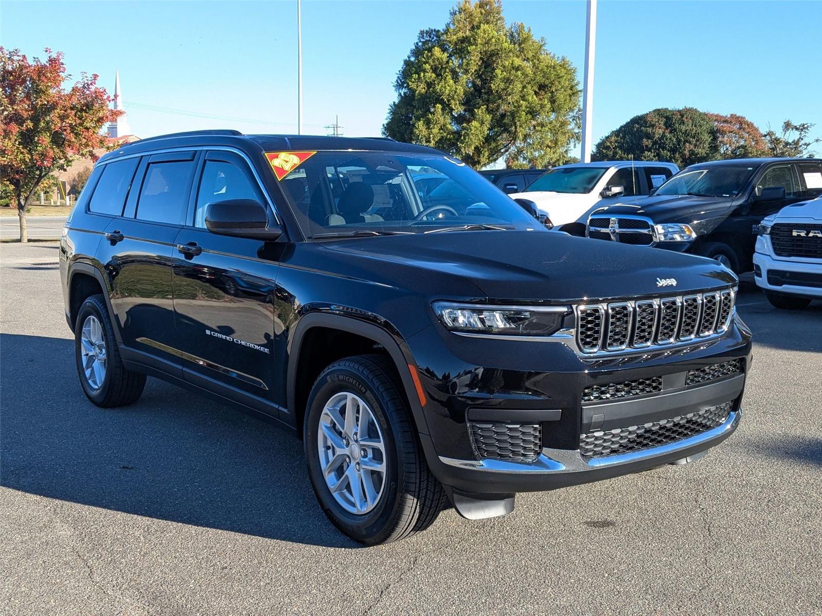 2025 Jeep Grand Cherokee Laredo High photo 3